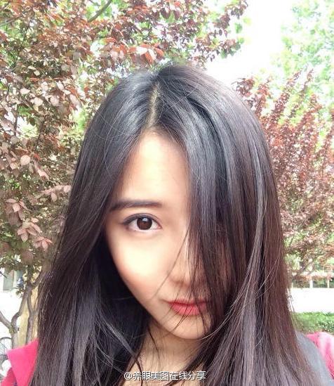 彭菲茗,来自清华大学的文艺部长,学的是美术和新闻专业.