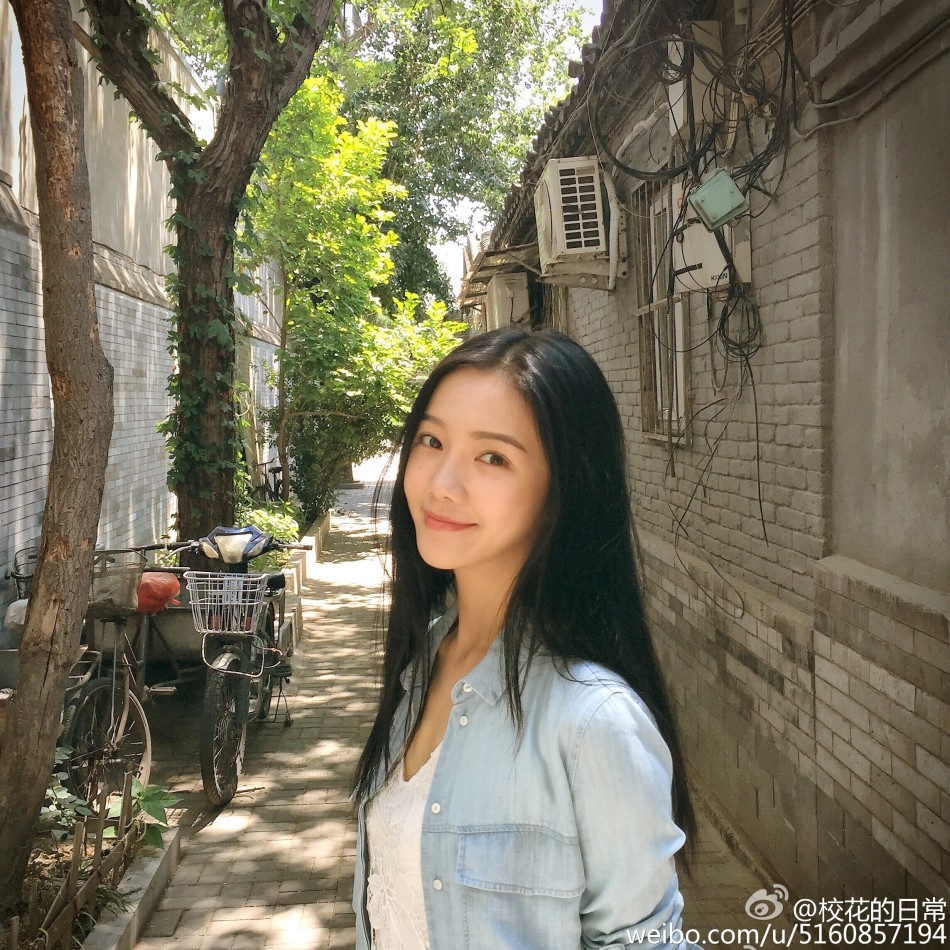 陈艳茜,上海戏剧学院播音主持专业,21岁,身高172,体重49kg.