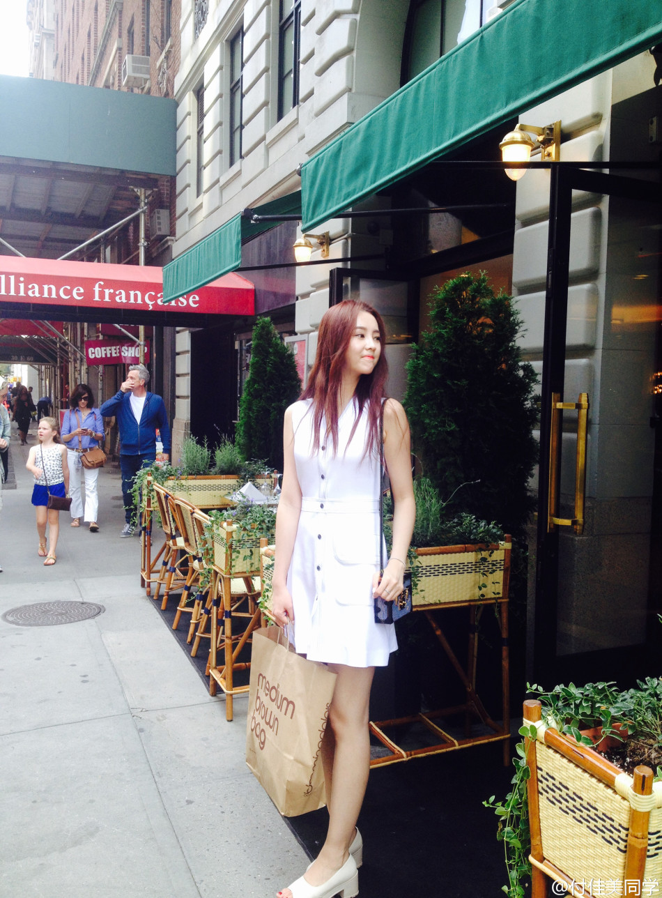 组图:北体校花付佳美纽约街头秀美腿