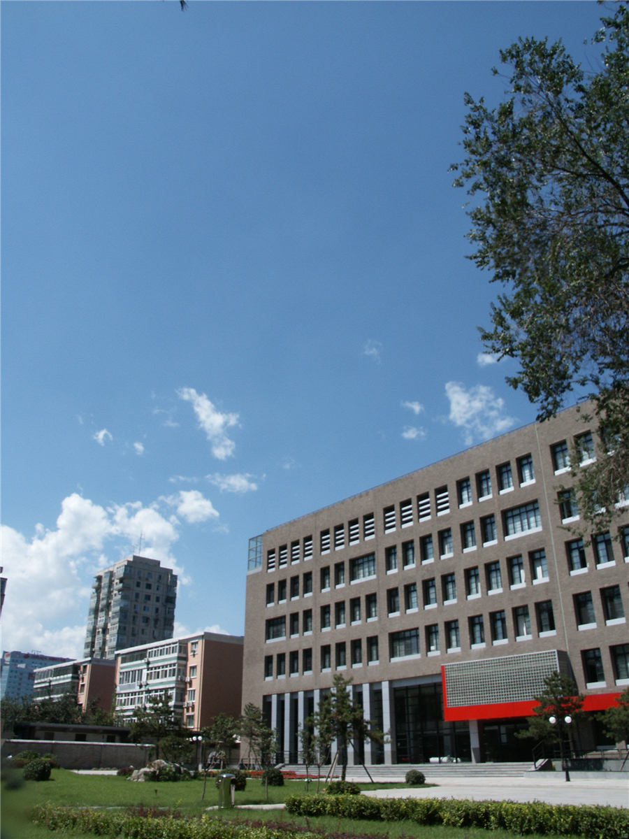 1957年,改为"北京市104中学";1960年,改为"北京大学附属中学"