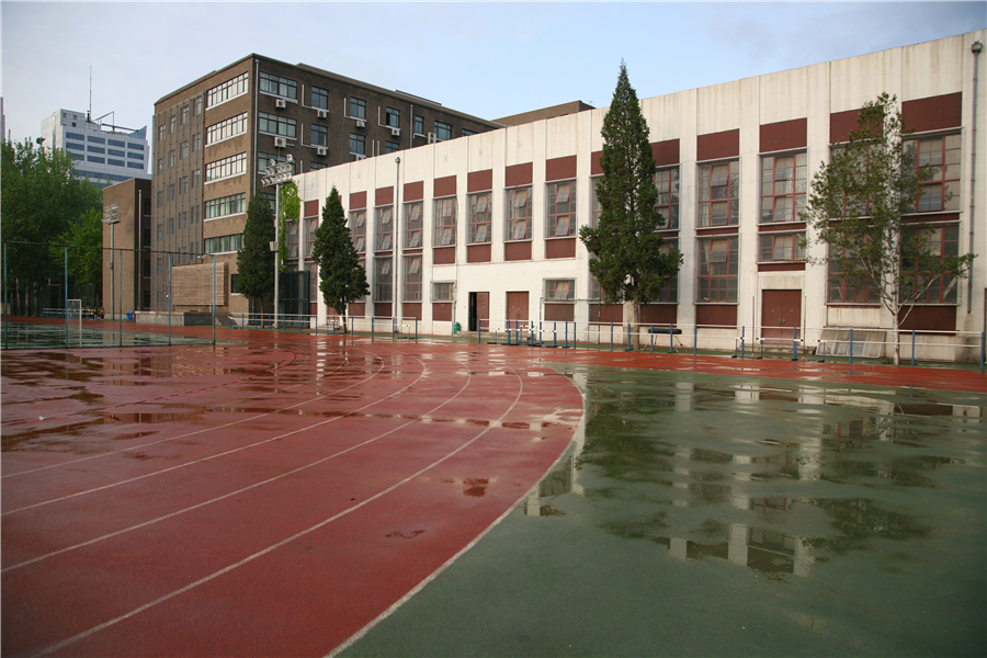 年,前身为"清华大学附设工农速成中学";1957年,改为"北京市104中学"