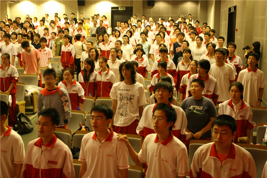 年,前身为"清华大学附设工农速成中学";1957年,改为"北京市104中学"