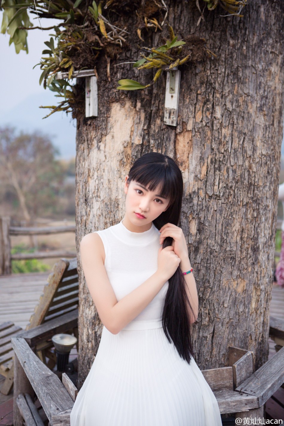 组图:武大校花黄灿灿晒照献吻网友 被赞瘦了