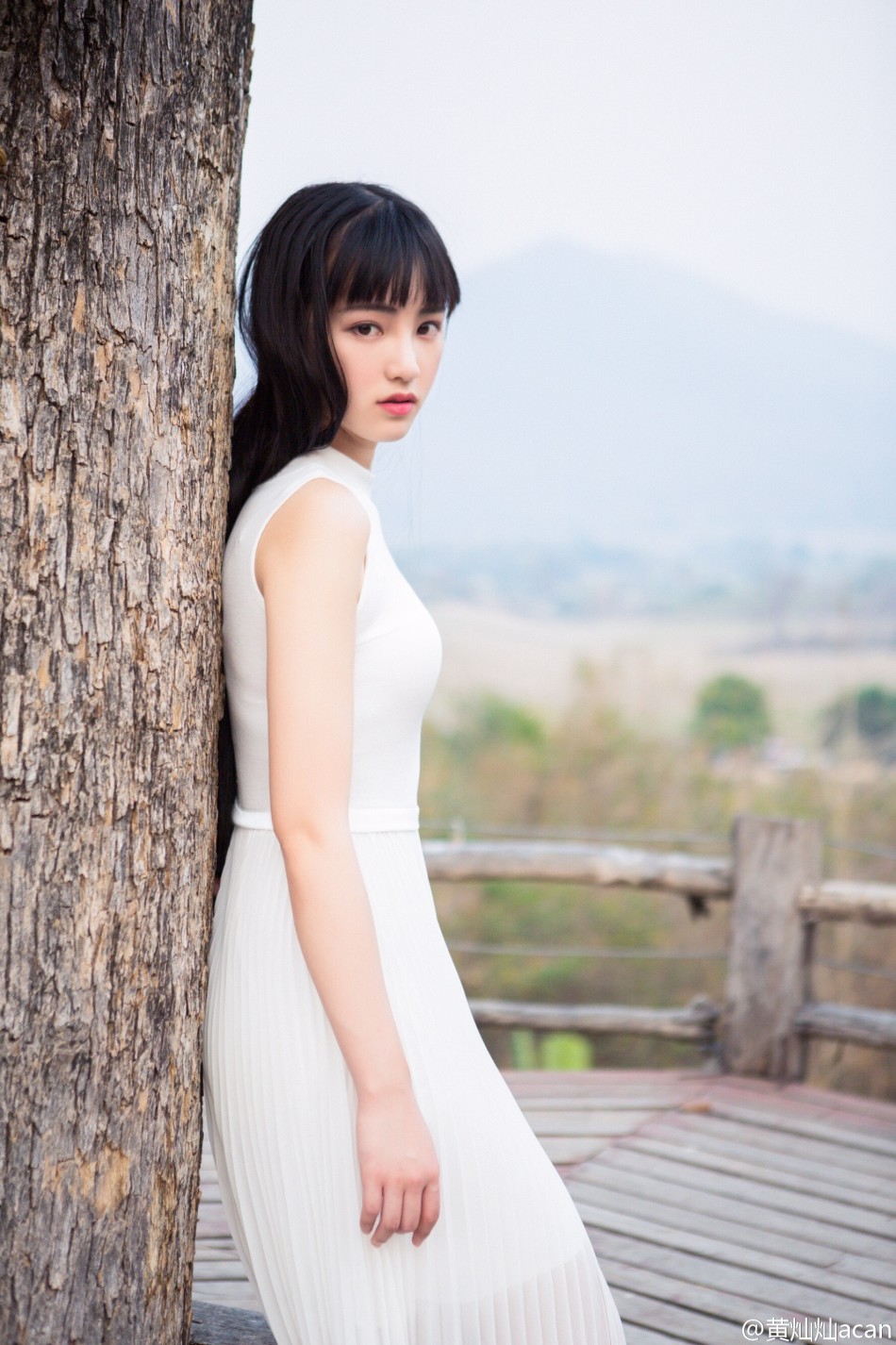 组图:武大校花黄灿灿晒照献吻网友 被赞瘦了