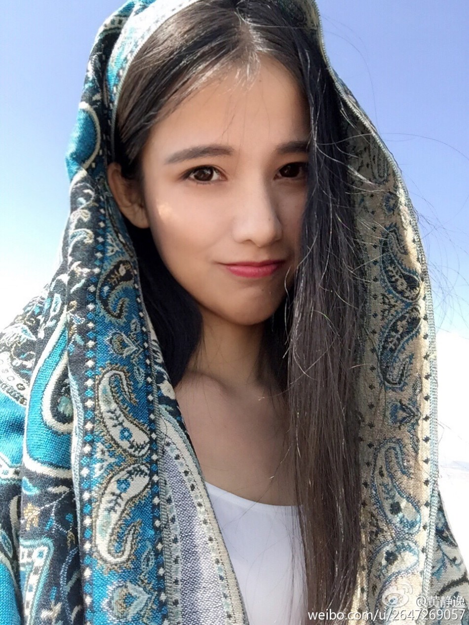 近日,华中科技大学校花黄静逸在微博晒出一组照片.