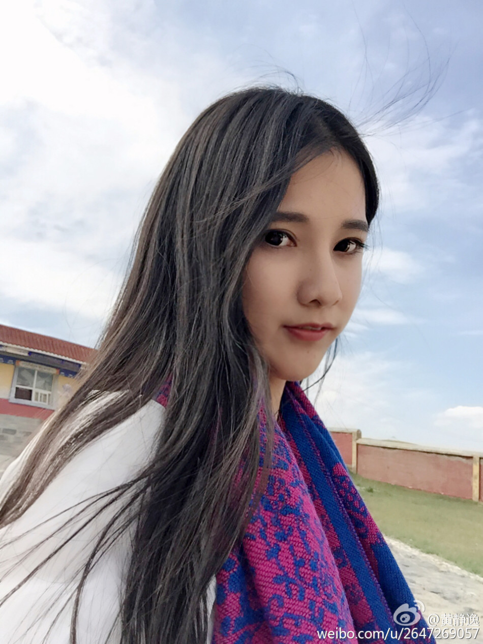 近日,华中科技大学校花黄静逸在微博晒出一组照片.