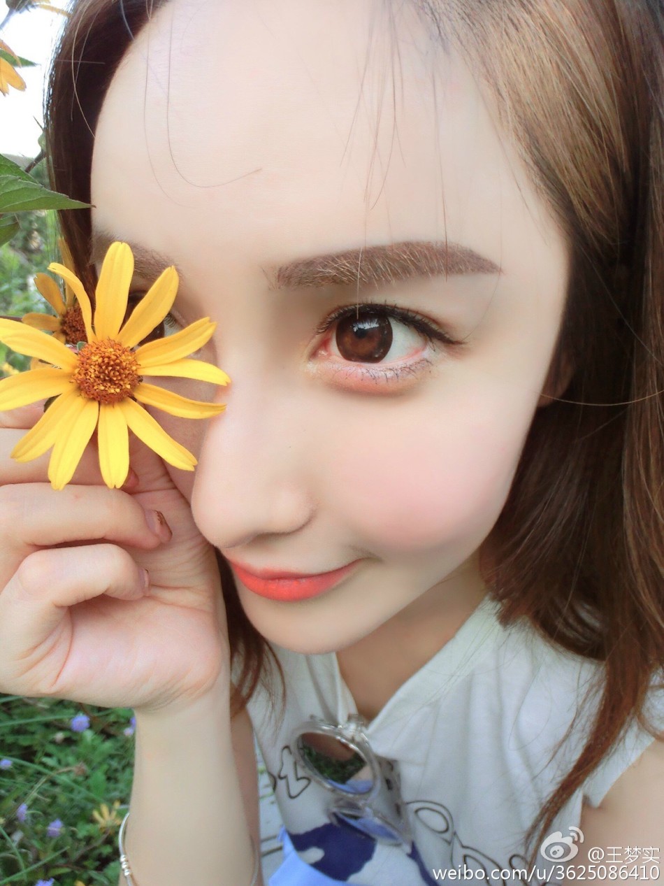 王梦实的花名叫做毛毛,08年出道时以清纯美少女形象深入民心,之后稍有