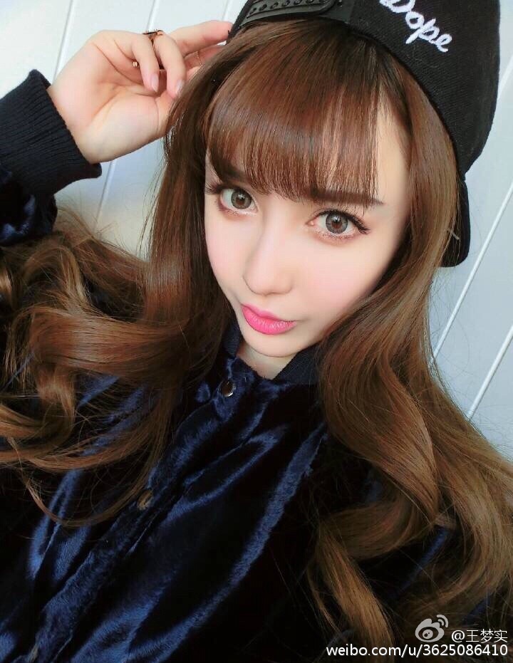 毕业于首都师范大学科德学院的王梦实,著名平面模特,网络红人,因外表
