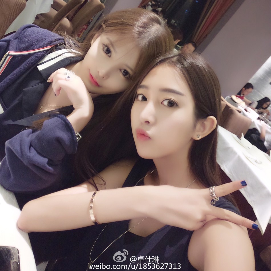 星海音乐学院校花秀美腿秀恩爱羡煞旁人