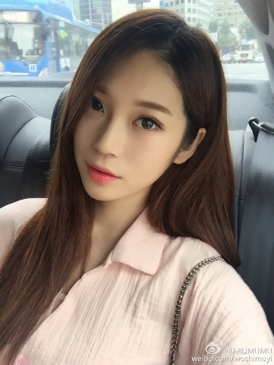 组图:青岛大学校花秋季"时装秀" 美翻了