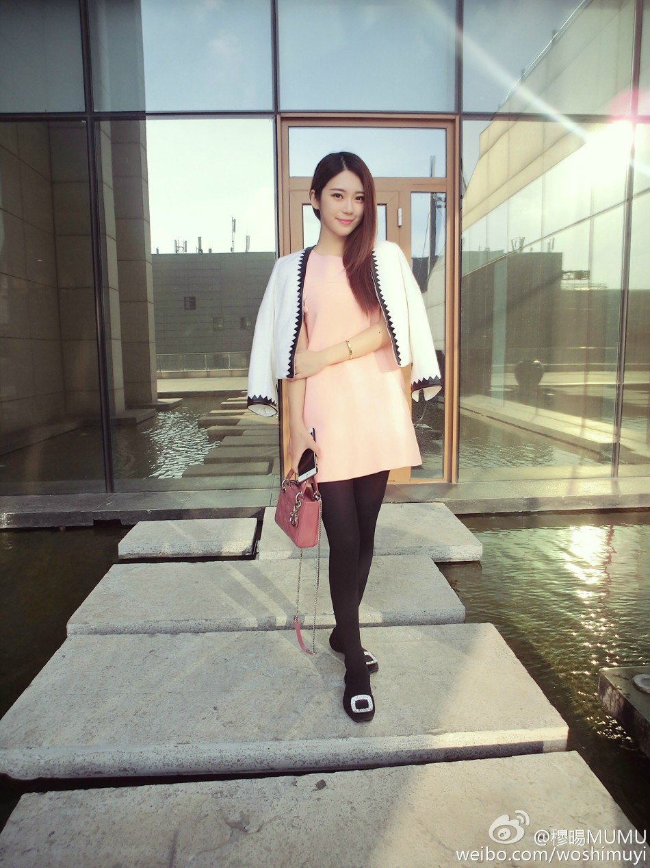 组图:青岛大学校花秋季"时装秀" 美翻了