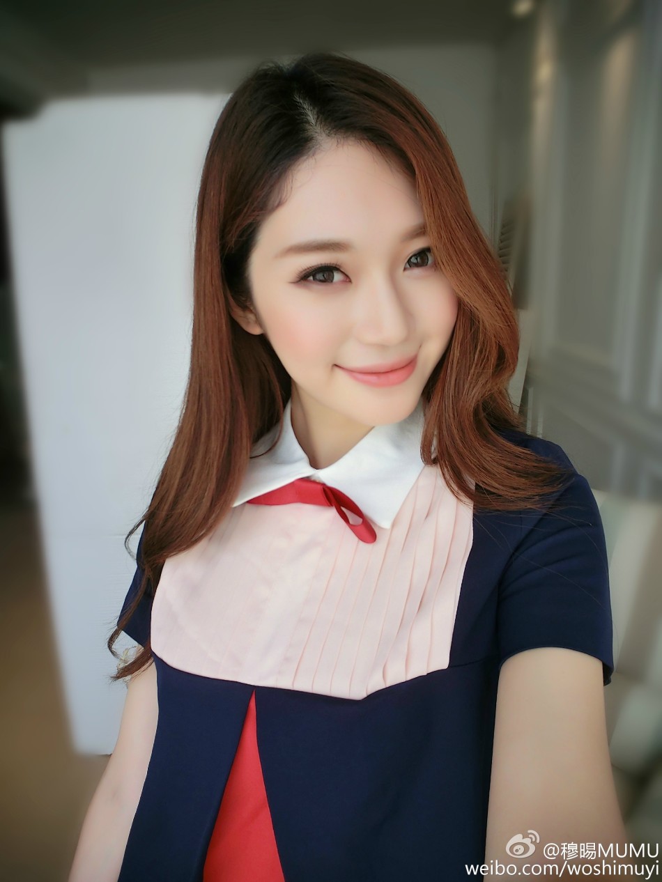 组图:青岛大学校花秋季"时装秀" 美翻了