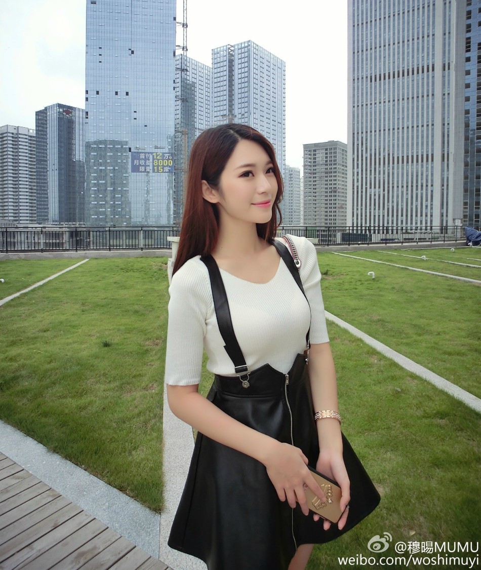 组图:青岛大学校花秋季"时装秀" 美翻了