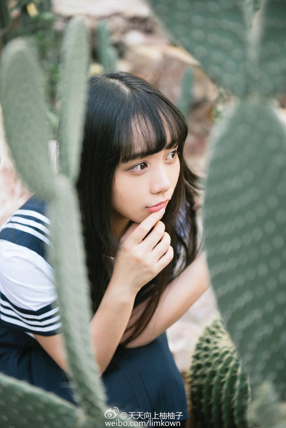 武汉轻工大学校花@叶颜冰冰冰,近日在微博晒出其私密闺房照,网友惊叹