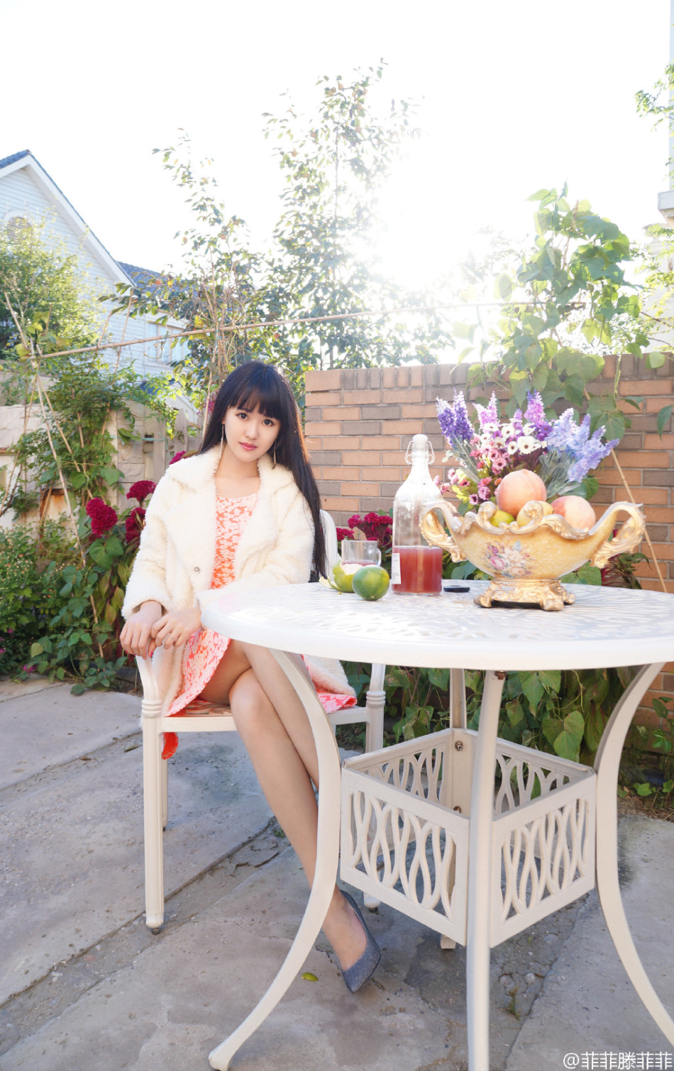 天津师范大学的校花@菲菲滕菲菲,在微博晒出几组海边泳装写真照,拥有