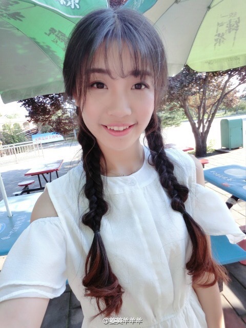 毕业于湖南大学的@姜美羊羊羊在微博晒出冬季写真