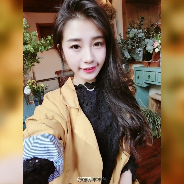毕业于湖南大学的@姜美羊羊羊在微博晒出冬季写真