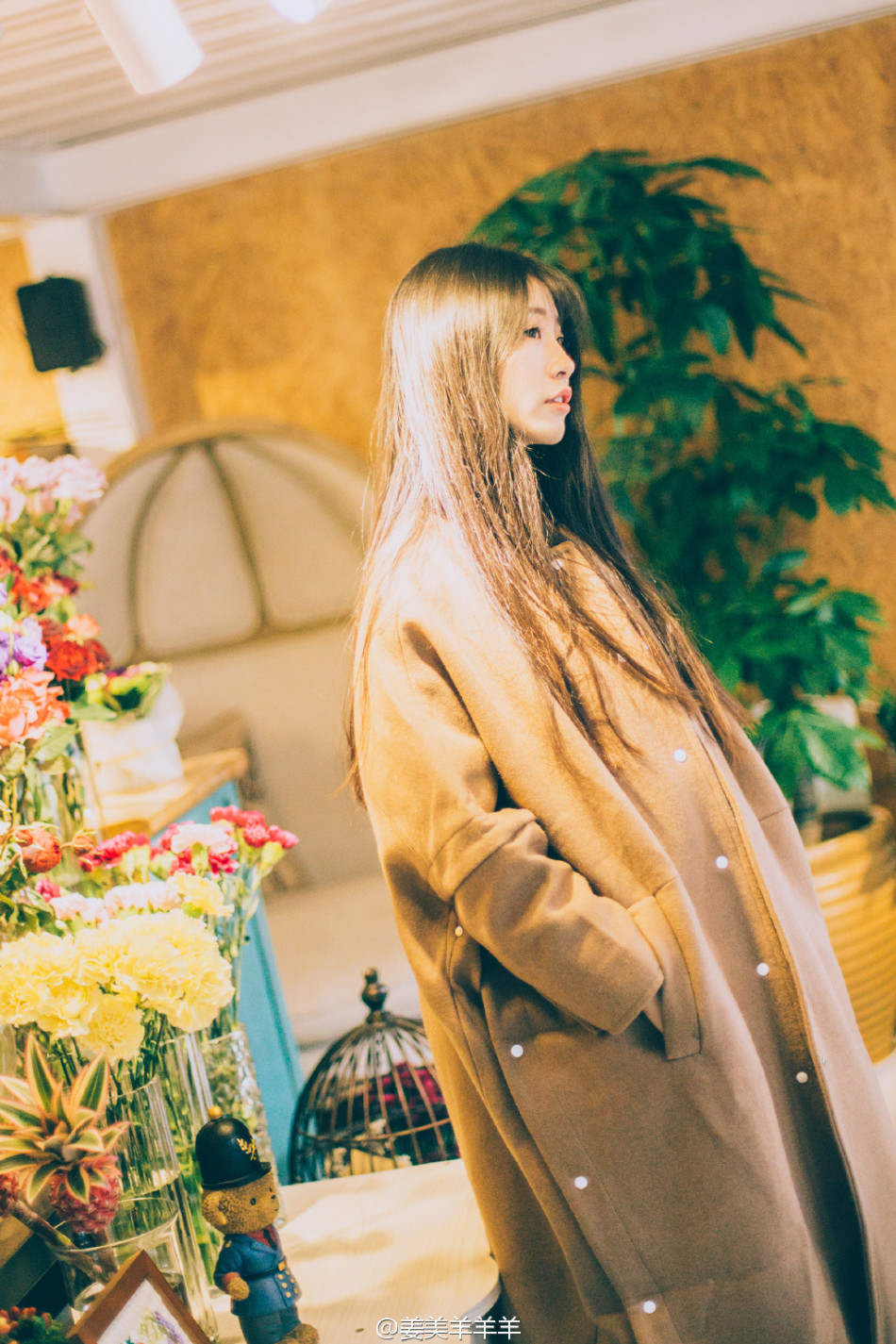 毕业于湖南大学的@姜美羊羊羊在微博晒出冬季写真