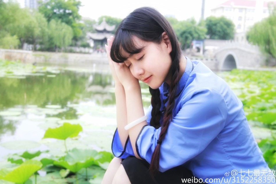 大二学妹清纯制服写真 双马尾萌化人心