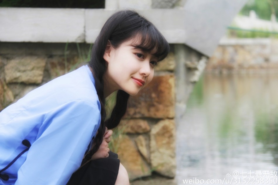 大二学妹清纯制服写真 双马尾萌化人心