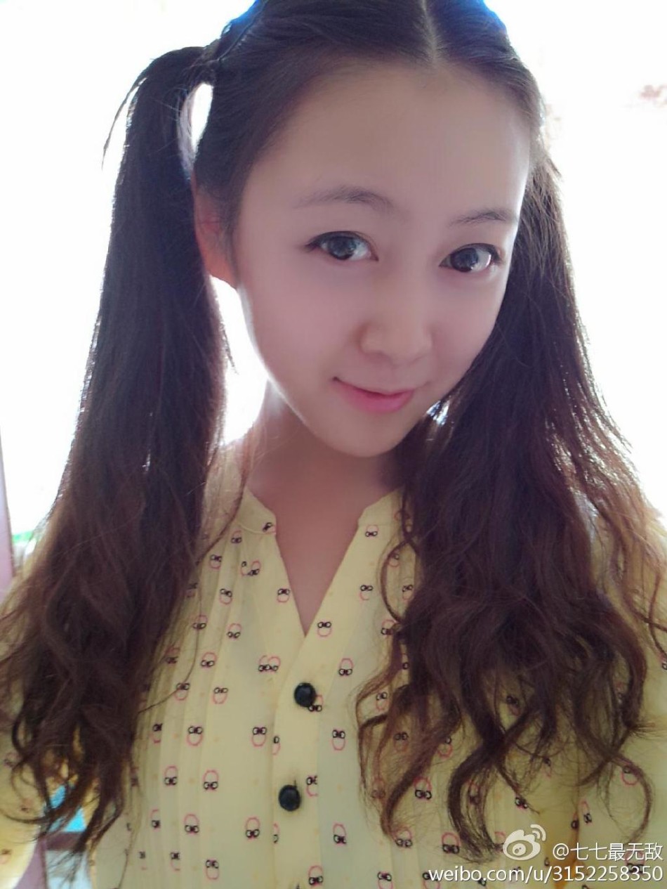 大二学妹清纯制服写真 双马尾萌化人心