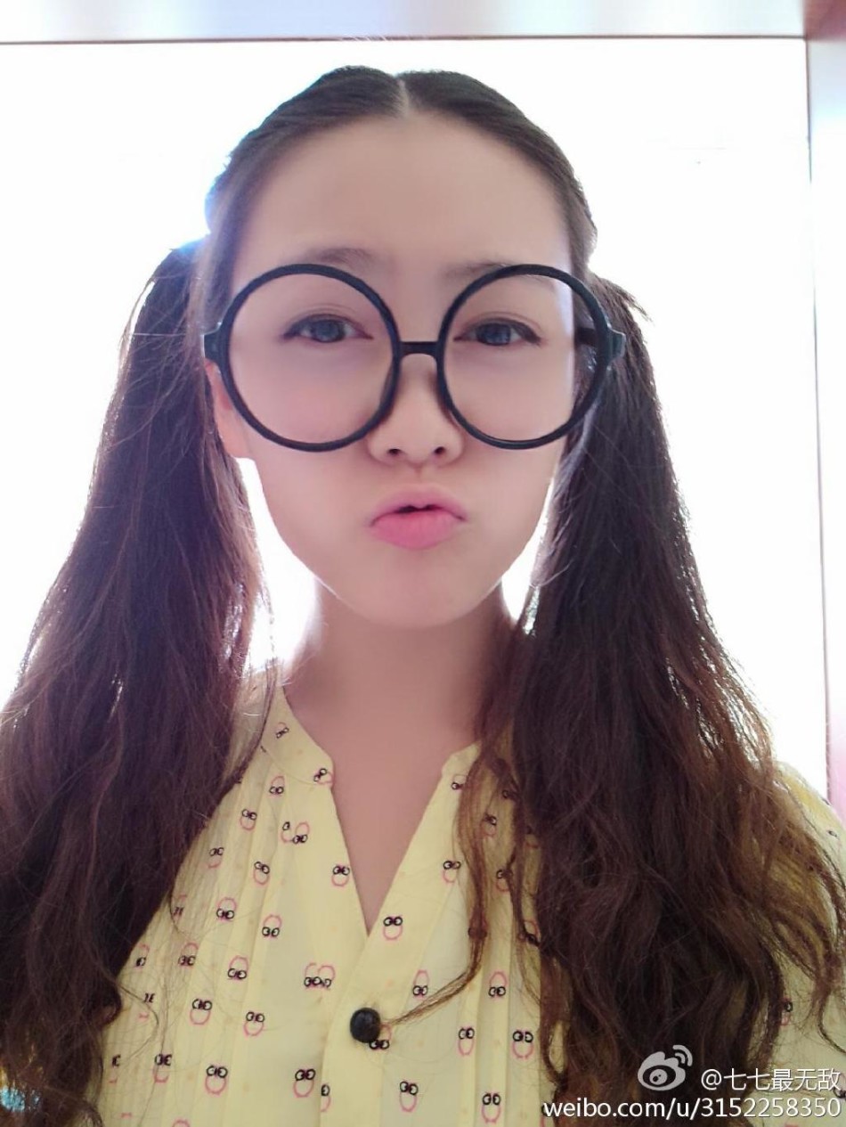 大二学妹清纯制服写真 双马尾萌化人心