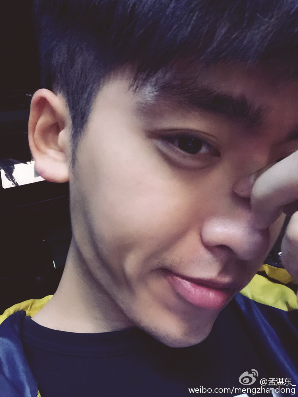 组图:清华研二新闻系男生走红 被赞学霸校草