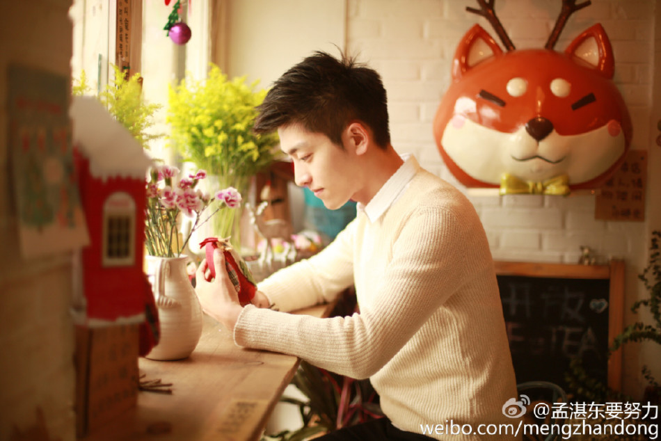 组图:清华研二新闻系男生走红 被赞学霸校草