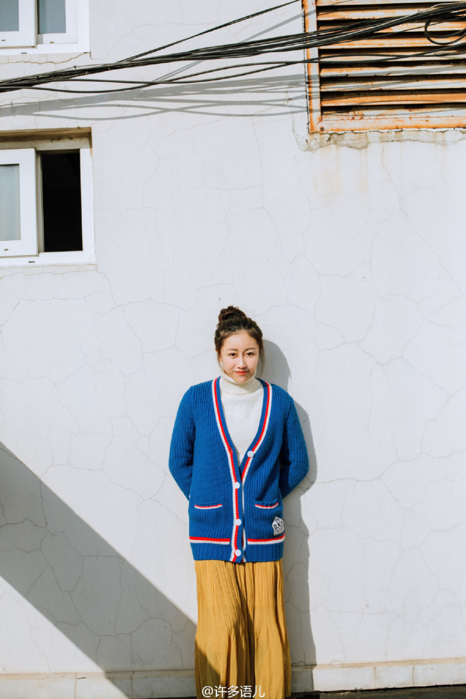 近日,被誉为"女神老师"的大连工业大学艺术与信息工程学院教师@许多语