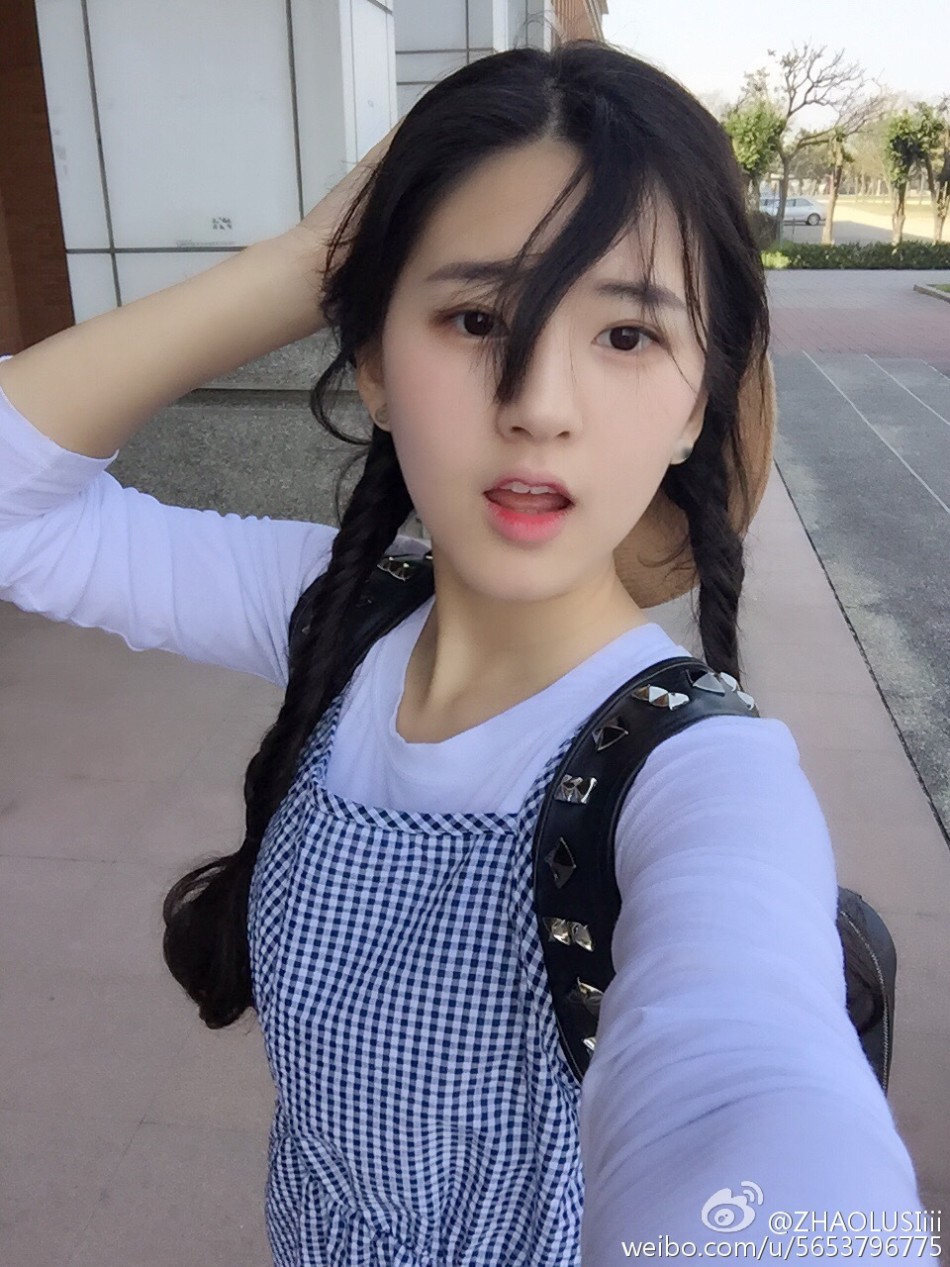 猜你喜欢 59 / 76 四川姑娘zhaolusiiii就读于台湾明道大学,长相甜美