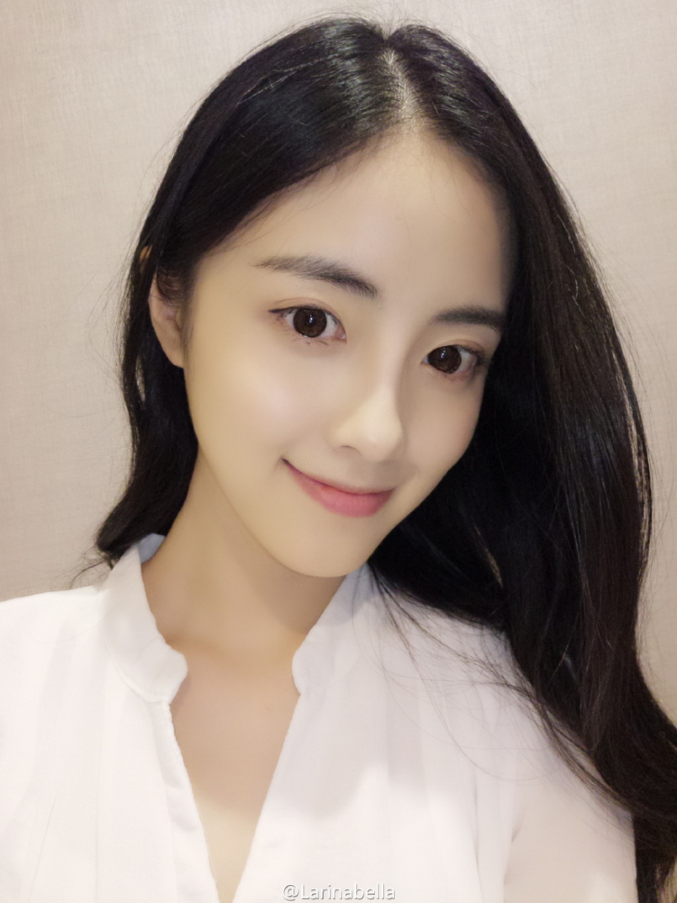 深大校花唯美写真 气质优雅展现水嫩肌肤