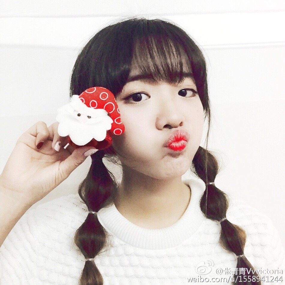 毕业于华东师范大学的校花张青青vvvictoria在微博晒出少女风写真