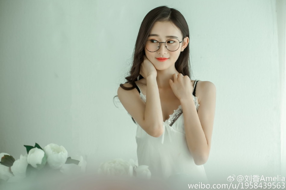 猜你喜欢 4 / 111 就读于中央戏剧学院的女生刘香amelia在微博晒出