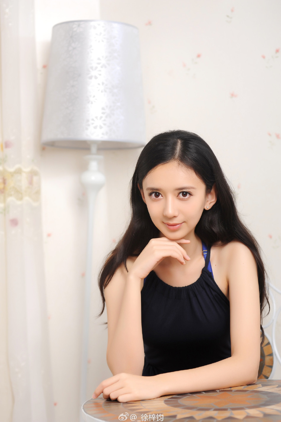 组图:北影满族女生晒写真 轮廓神似新疆姑娘