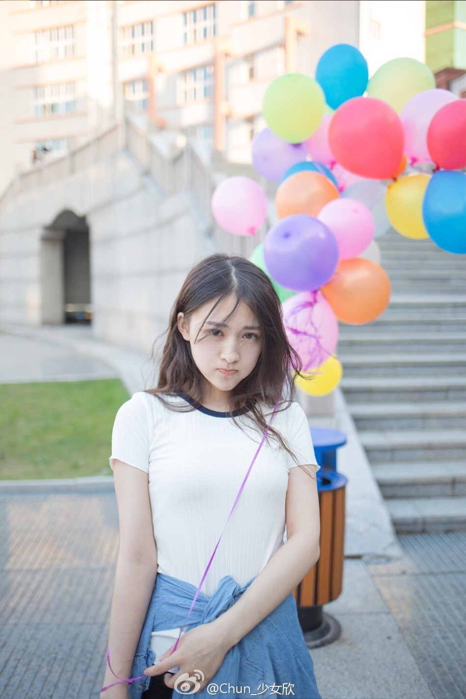 组图:吉大校花晒唯美写真 笑容甜美长腿迷人