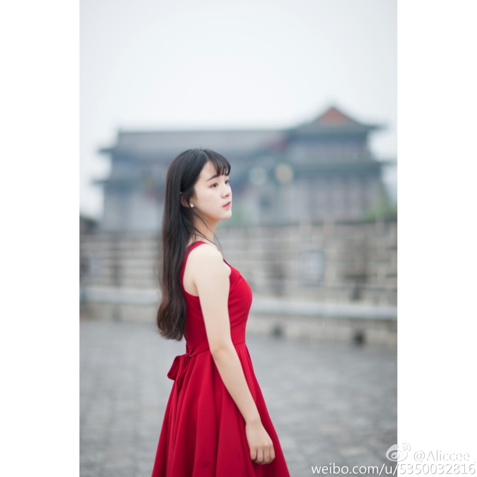 23 / 84 毕业于北京科技大学的校花aliccee_在微博晒出清新唯美写真