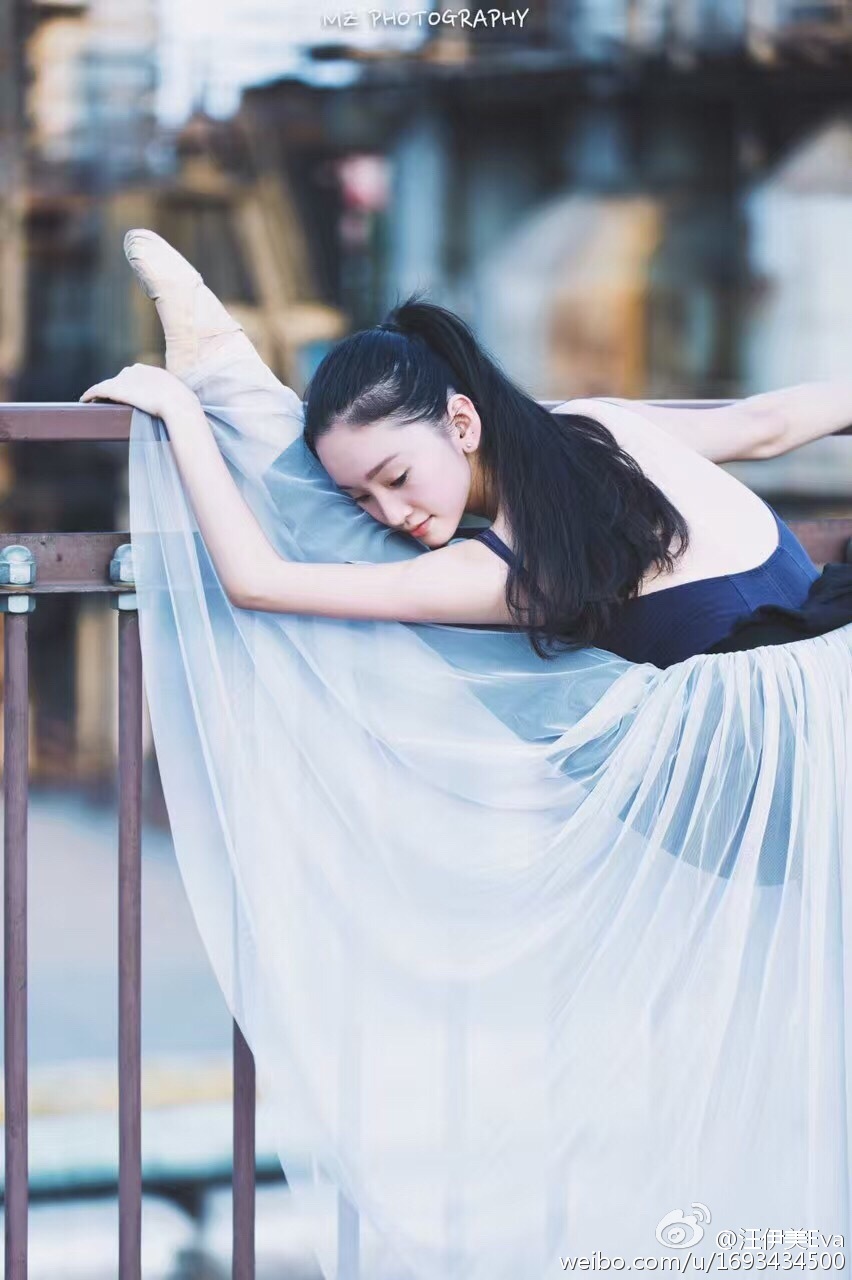 组图:北舞艺考生惊人一字马 清秀灵动似周迅