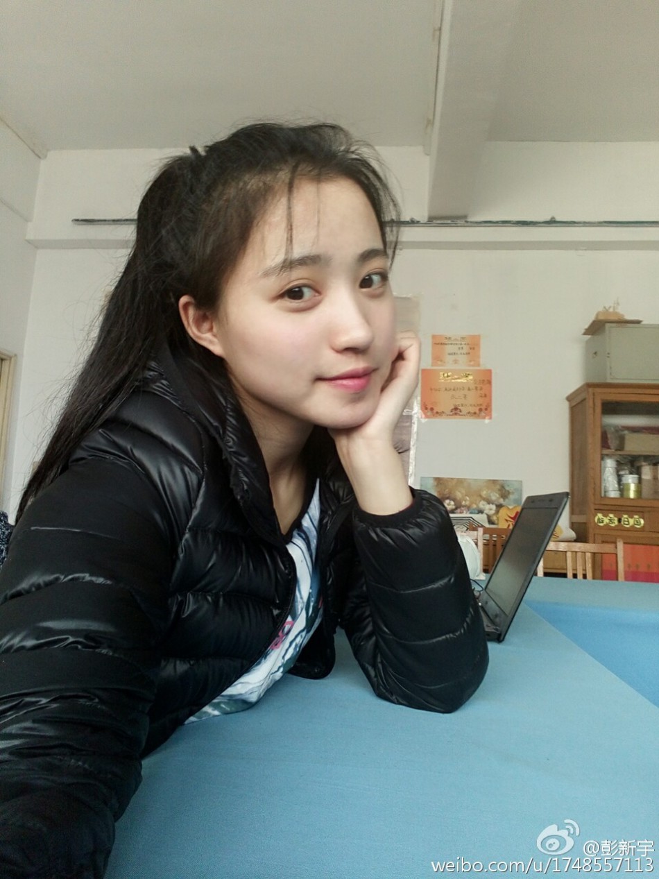 组图:师范女生长发素颜清新 短发酷似高俊熙