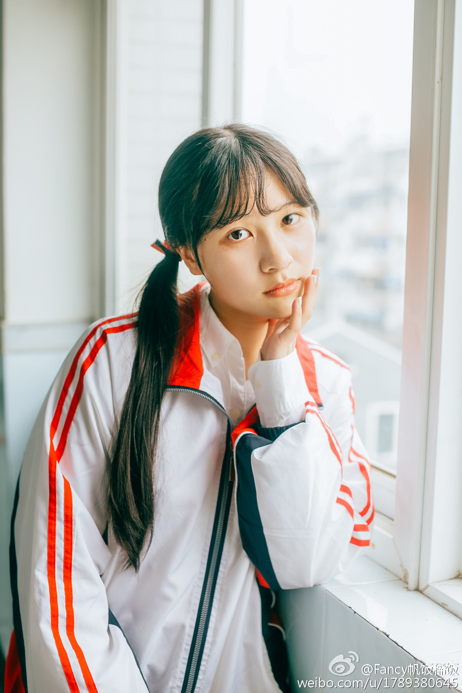 组图:川大校花晒校服写真 清纯胜似国民学妹