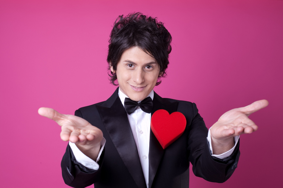 9 《敦煌莲想》表演者胡金玲在第八届中国杂技金菊奖第五次全国魔 