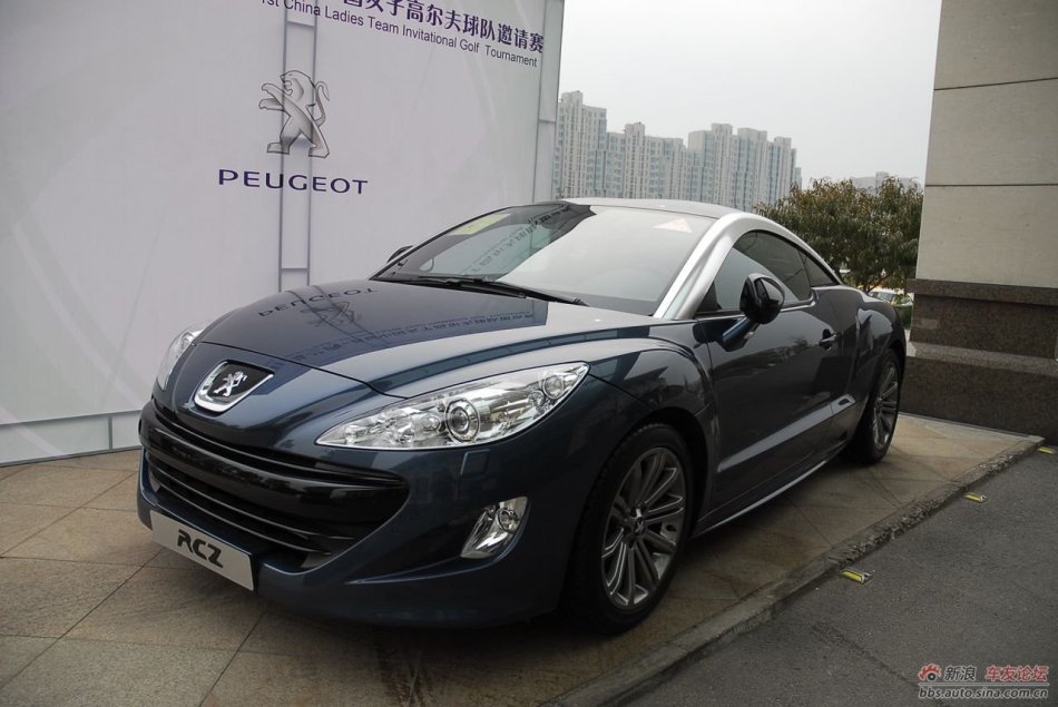 红与蓝的较量 标致双门豪华跑车rcz现场实拍