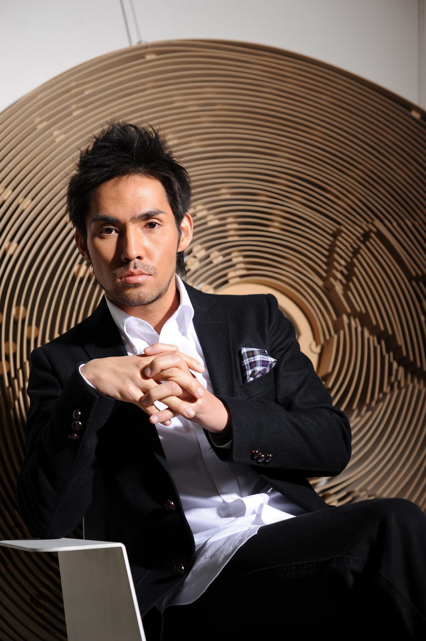 日本"岛歌王子"中孝介俊朗帅气写真