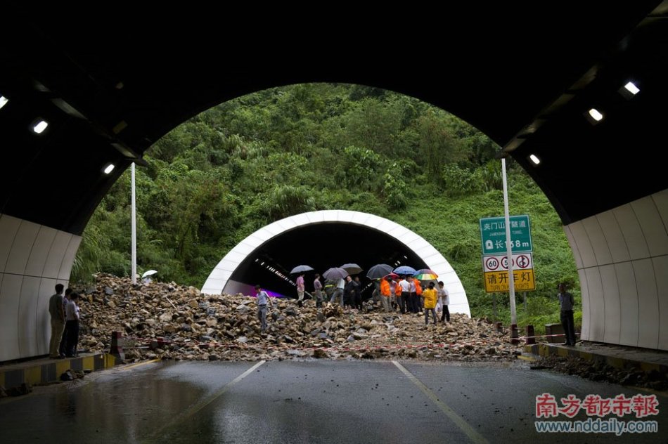 泥石流阻断深圳东部沿海高速事发夹门山隧道