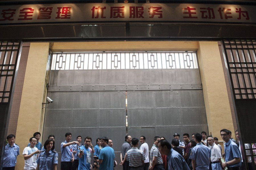 走进深圳第三看守所 揭秘落马官员看守所生活_高清图集_新浪网
