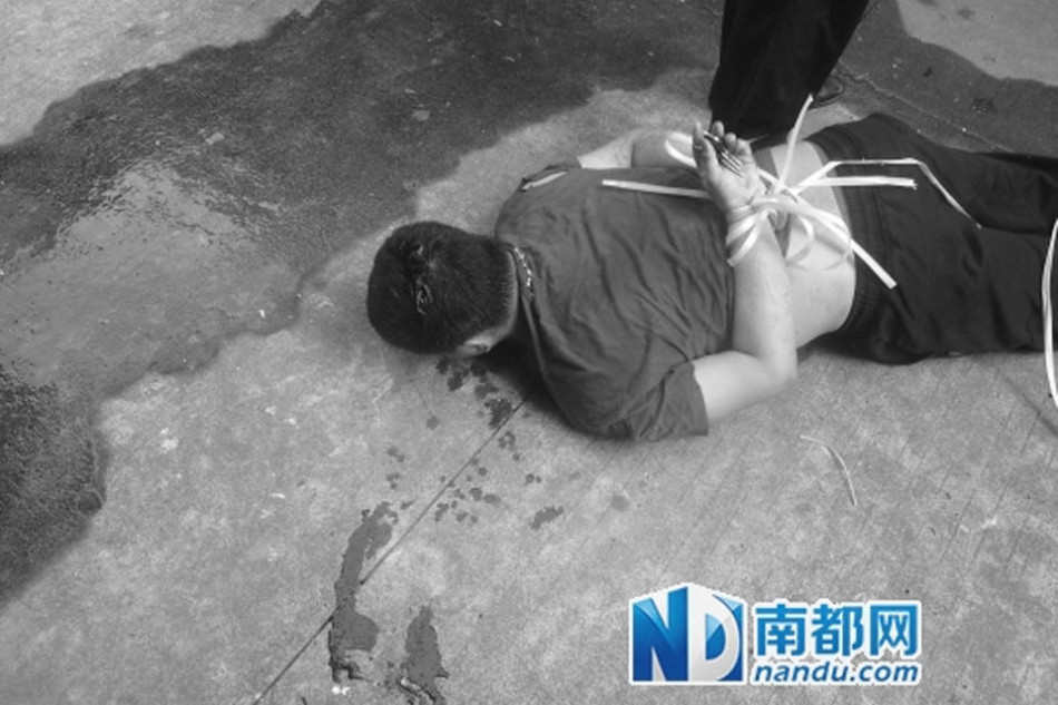 江门初三学生校门乱刺小学班主任10刀