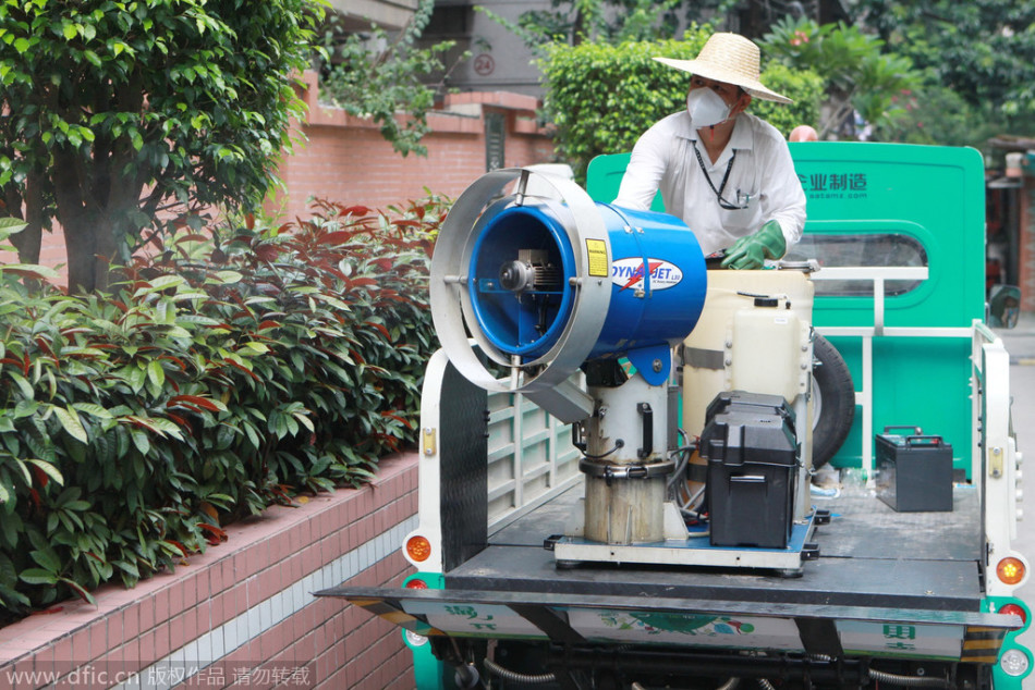 广州城管"大炮"打蚊子 喷雾防治登革热_高清图集_新浪网