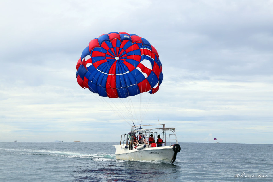 你可以选择浮潜,深潜,滑翔伞,喷射船,海岛吊索,下水湿身畅泳或纵情
