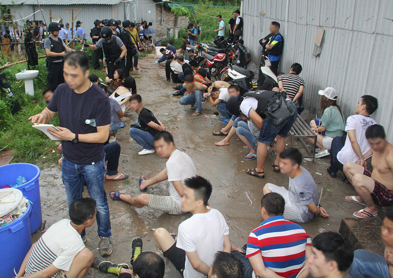 实拍广州警方八百警力抓捕黑帮壮观场面_高清图集_新浪网