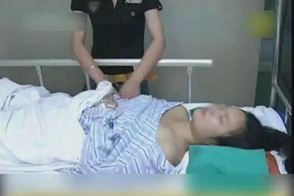 深圳少女台风天海边玩耍 被浪打致瘫痪