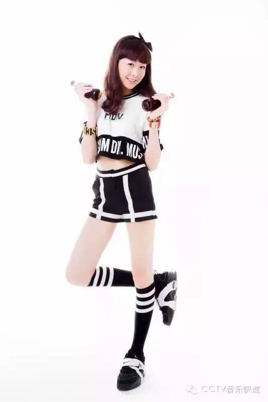 珠海13岁美少女长腿破吉尼斯世界纪录_高清图集_新浪网